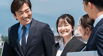 社員達が談笑する写真